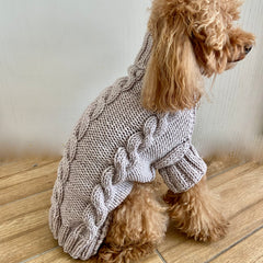 Maglioncino "Taupe Elegance" a Treccia - Fatto a mano in Lana Merino - per cani di piccola taglia